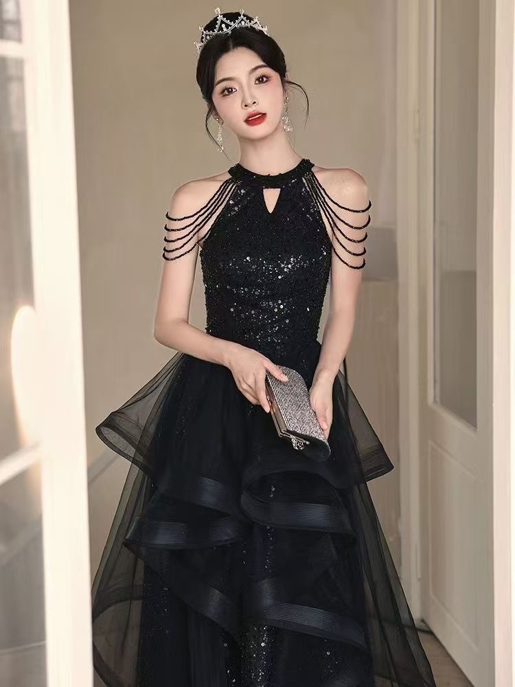 Загварлаг хар плаж hover