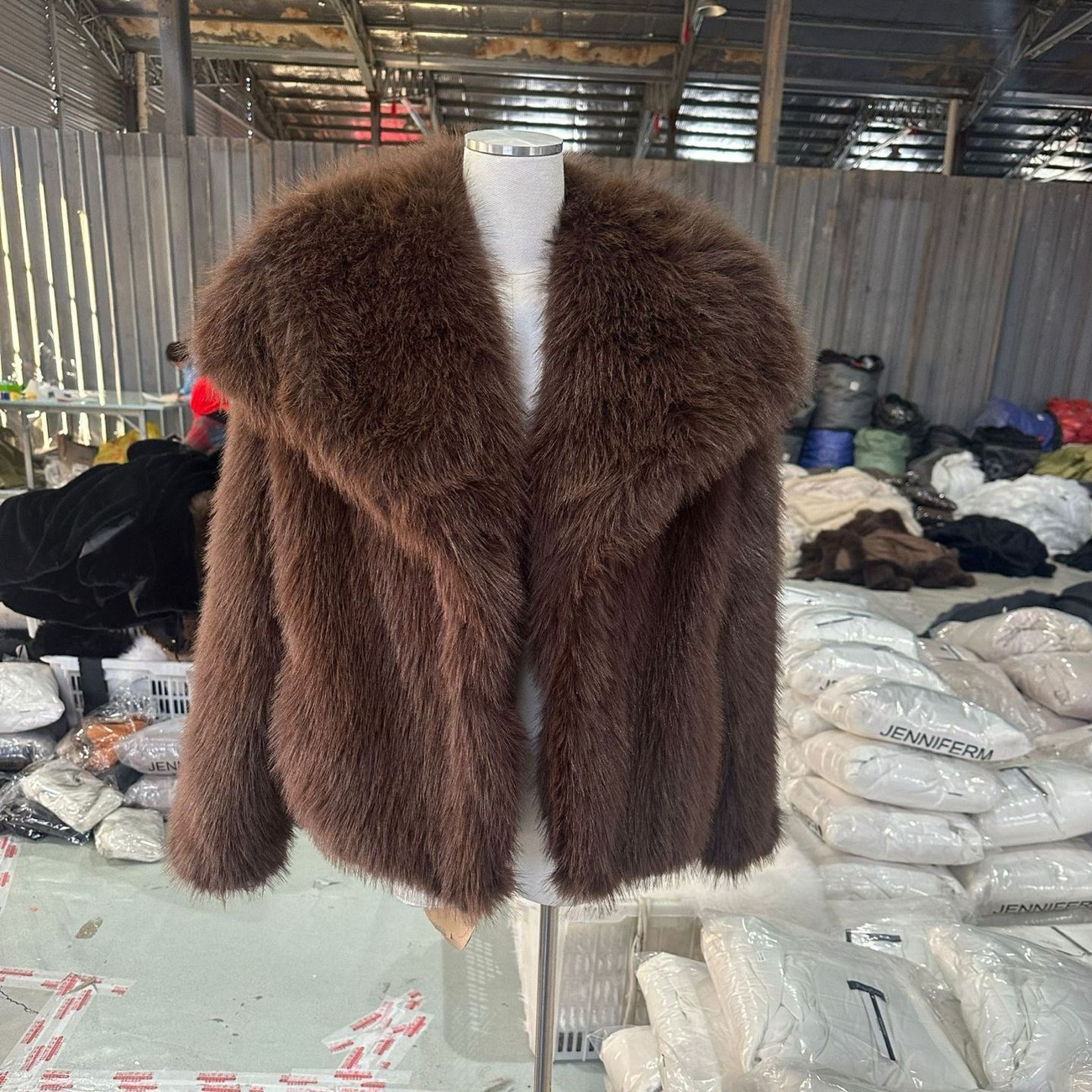 Том үслэг hover